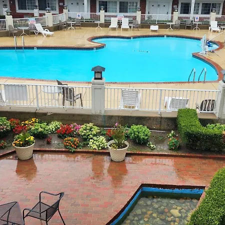 Days Inn & Suites By Wyndham Roseville/Detroit Area